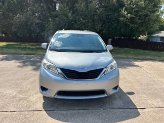 Used 2013 Toyota Sienna LE image 1