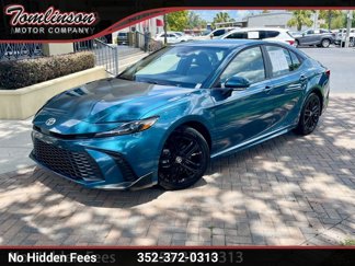 Used 2025 Toyota Camry SE image 1
