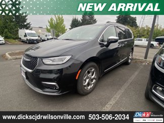 Used 2023 Chrysler Pacifica Limited image 1