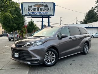 Used 2023 Toyota Sienna LE image 1