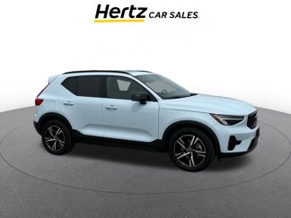 Used 2024 Volvo XC40 B5 Core image 1