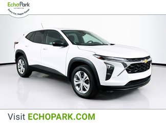 Used 2025 Chevrolet Trax LS image 1