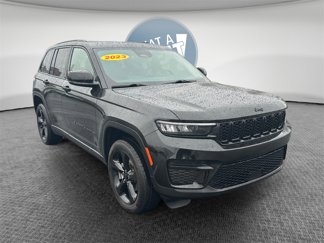 Used 2023 Jeep Grand Cherokee Altitude image 1