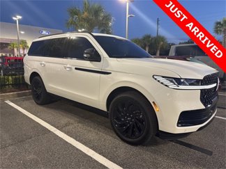 Used 2025 Lincoln Navigator Reserve w/ Jet Appearance Package image 1