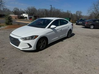 Used 2017 Hyundai Elantra SE image 1