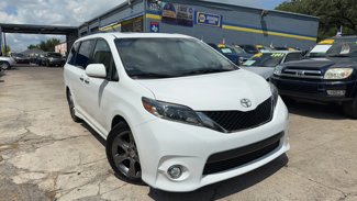 Used 2016 Toyota Sienna SE Premium image 1