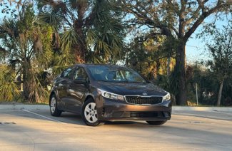 Used 2017 Kia Forte LX image 1