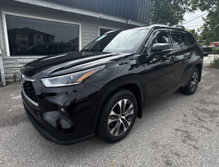 Used 2021 Toyota Highlander XLE image 1