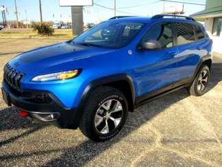 Used 2018 Jeep Cherokee Trailhawk image 1