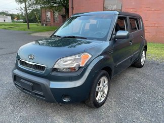 Used 2011 Kia Soul + image 1