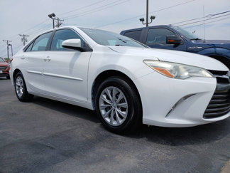 Used 2016 Toyota Camry LE image 1