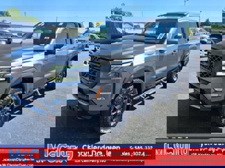 Used 2022 Nissan Frontier PRO-4X image 1