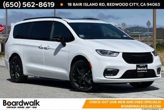 New 2025 Chrysler Pacifica Limited image 1