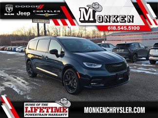 New 2025 Chrysler Pacifica Limited w/ Uconnect Theater Family Group image 1