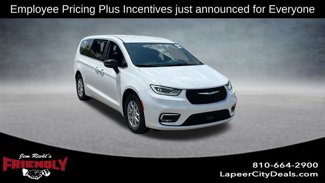 New 2025 Chrysler Pacifica Select image 1
