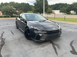 Used 2025 Toyota Camry SE image 1