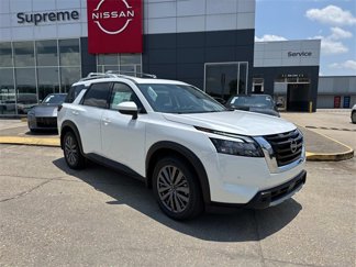 New 2025 Nissan Pathfinder SL image 1