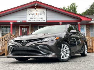 Used 2019 Toyota Camry LE image 1
