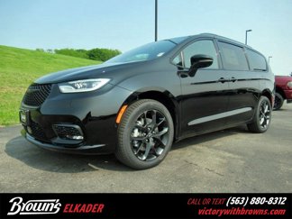 New 2025 Chrysler Pacifica Limited image 1