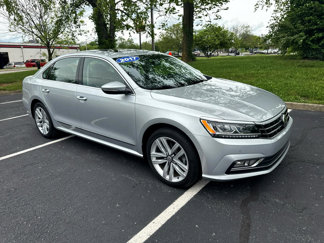 Used 2017 Volkswagen Passat 1.8T SEL Premium image 1