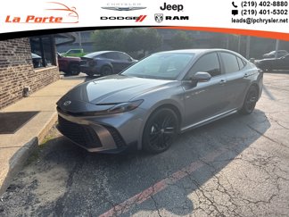 Used 2025 Toyota Camry SE image 1