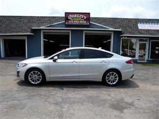 Used 2019 Ford Fusion SE image 1