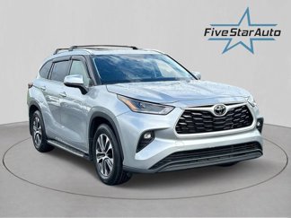 Used 2021 Toyota Highlander XLE image 1