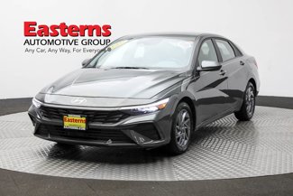 Used 2024 Hyundai Elantra Blue image 1