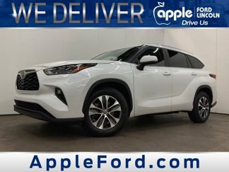 Used 2023 Toyota Highlander XLE image 1