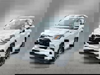Used 2024 Toyota Highlander XLE image 1