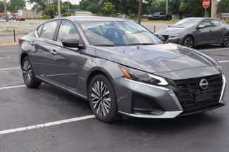 Used 2024 Nissan Altima 2.5 SV image 1
