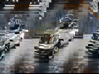 Used 2018 Nissan Titan SV image 1