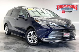 Used 2022 Toyota Sienna Limited image 1