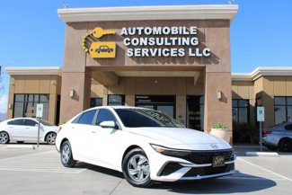 Used 2024 Hyundai Elantra SE image 1