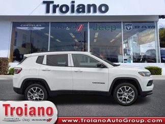 New 2024 Jeep Compass Latitude w/ Sun and Sound Group image 1