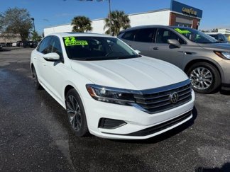 Used 2022 Volkswagen Passat 2.0T SE image 1