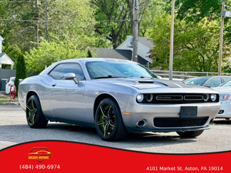 Used 2015 Dodge Challenger SXT w/ Driver Convenience Group image 1