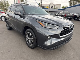 Used 2021 Toyota Highlander XLE image 1