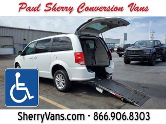 Used 2020 Dodge Grand Caravan SXT image 1