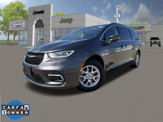 Used 2022 Chrysler Pacifica Touring-L image 1