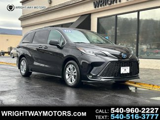 Used 2022 Toyota Sienna XSE image 1
