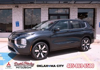 New 2025 Mitsubishi Outlander SE image 1