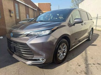 Used 2021 Toyota Sienna XLE w/ XLE Plus Package image 1