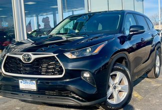 Used 2023 Toyota Highlander LE image 1