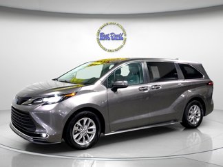 Used 2022 Toyota Sienna XLE image 1