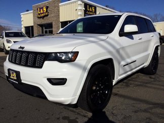 Used 2017 Jeep Grand Cherokee Altitude image 1
