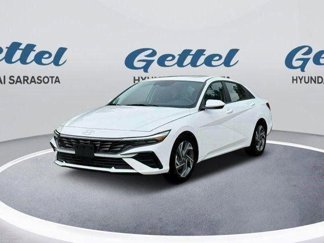 New 2025 Hyundai Elantra SEL image 1