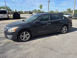 Used 2013 Nissan Altima 2.5 SV image 1