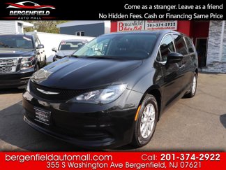 Used 2023 Chrysler Voyager LX image 1