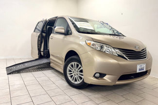 Used 2011 Toyota Sienna XLE image 1